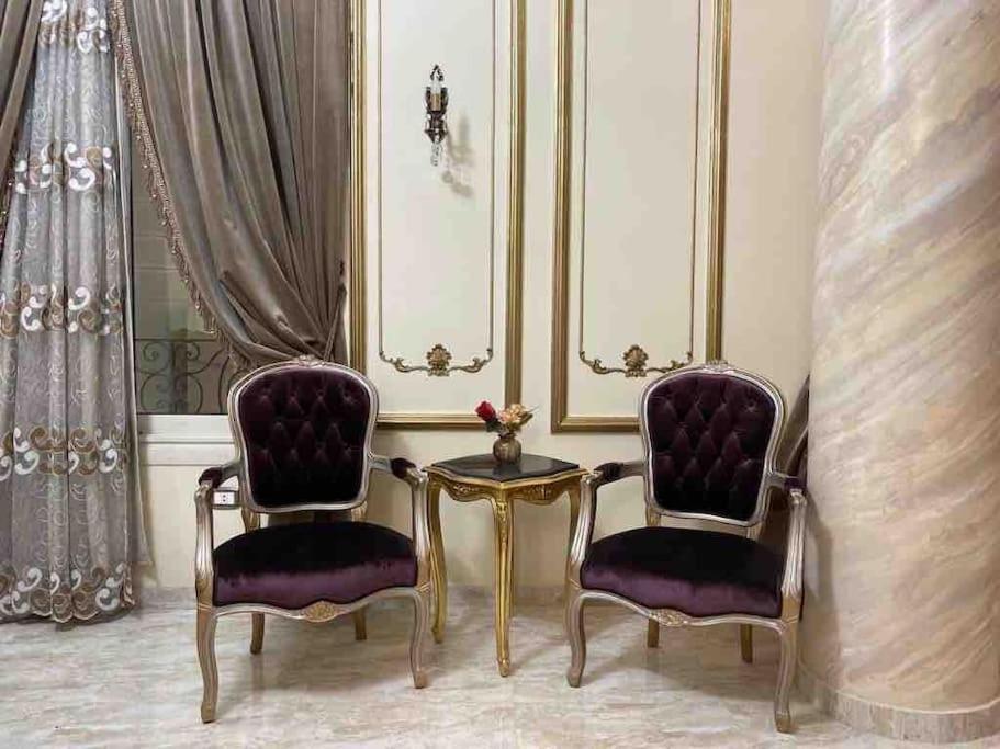 Bright And Vintage 3 Bedroom Apartment *
